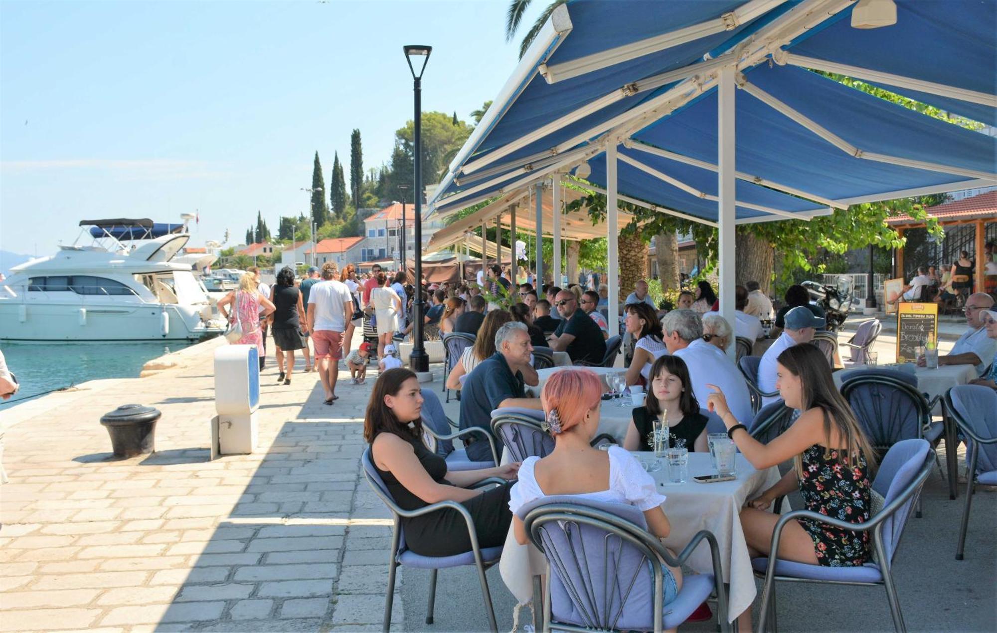 טרפאניי Guesthouse Aurora מראה חיצוני תמונה